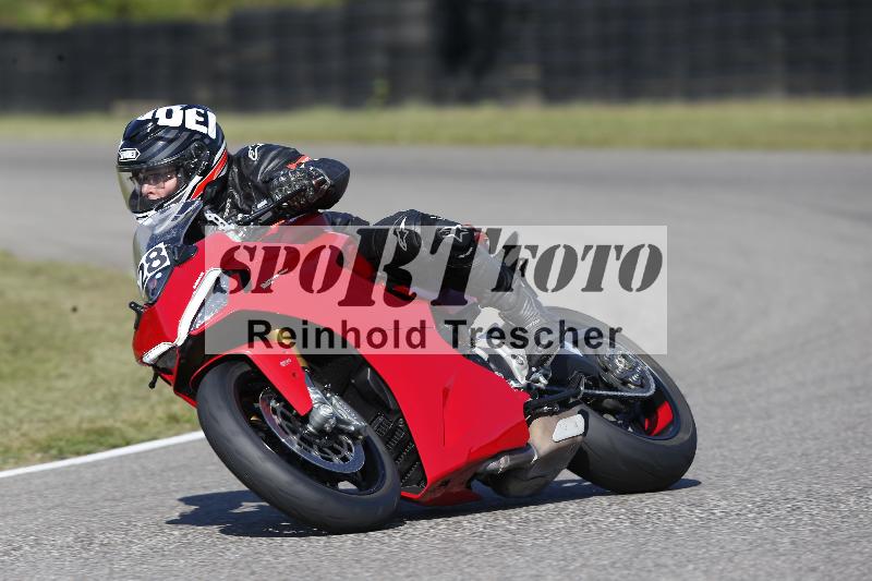 /Archiv-2025/49 26.08.2025 Cornu Master School ADR/blau-bleu/28